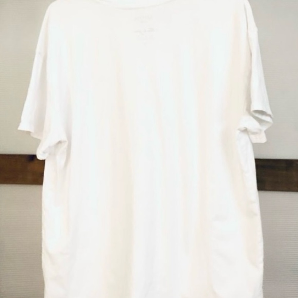 Aritzia: White Thank You Tee with Heart Emblem - Picture 3 of 7